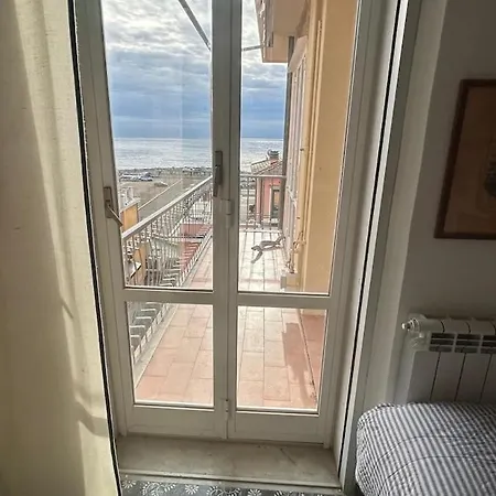 Apartment Casa Carlicchia With Terrace And Sea View