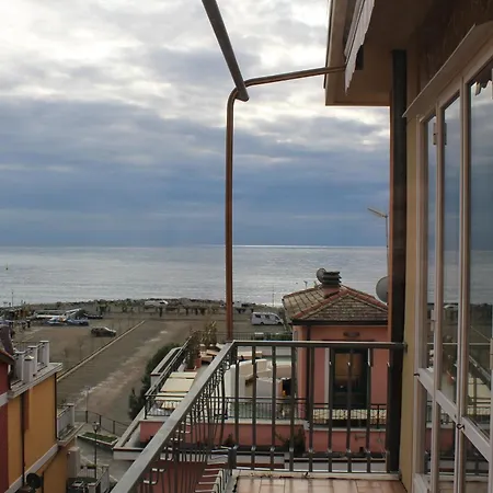 Casa Carlicchia With Terrace And Sea View Апартаменты *